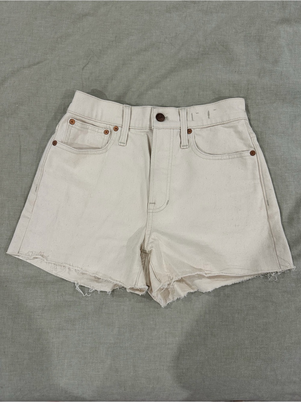 Madewell Women’s Cream High-Rise Denim Shorts - Classic Raw Hem size 25